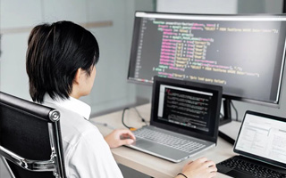邵东 ,php声明和调用变量的符号是什么？